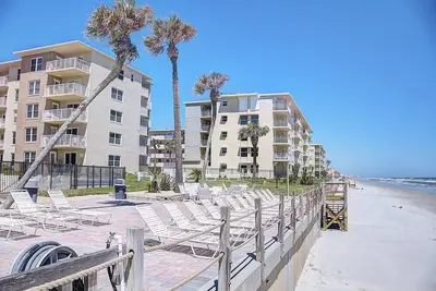 Image de 1/1 Direct Ocean view! Watch the sunrise over the No Drive Beach in Nsb!