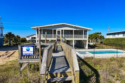 Image de Lazy O - Four Bedroom, Three 1/2 Bath Oceanfront Home with Private Pool