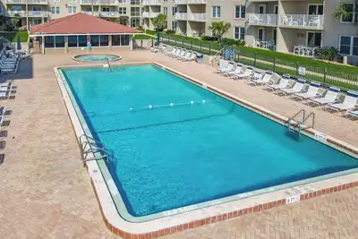 Image de 1st Floor Oceanview of No Drive Beach!