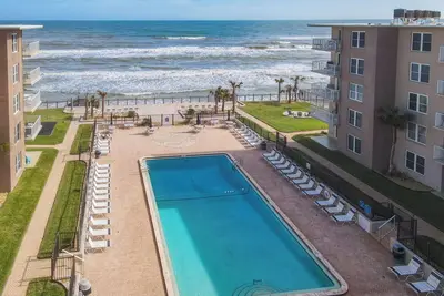 Image de 2 bedroom unit with an Ocean and Pool View!