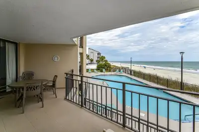 Image de Surfmaster 103 - Three-bedroom, three-bath first-floor oceanfront condo