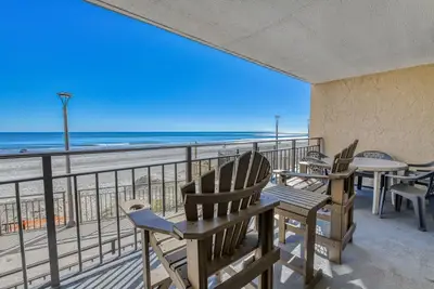 Image de Surfmaster 110 - Two-bedroom, two-bath first-floor oceanfront condo