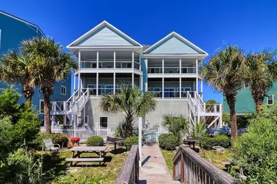 Image de T's Treasure's - Eight-bedroom, eight-bath oceanfront duplex w/ pool