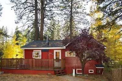 Image de Cabine Red sur Brockway Golf Course, Ski Lease succ��s, près de Northstar