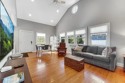 Image de Cozy cottage Now available for short or long term rentals(seasonal)