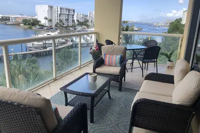 Image de Beautiful waterfront property on Destin Harbor