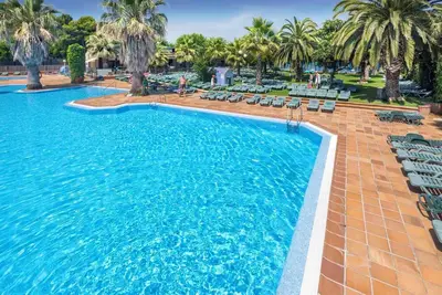 Image de Studio avec climatisation et piscine