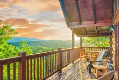 Image de ★Private luxury cabin, Winter Discounts, 3 King suites, Stunning Views★ Hot Tub★