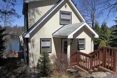 Image de Lakefront w/Private Dock on Lake Harmony! Professionally cleaned between guests