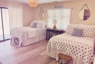 Image de Luxury studio suite in Sea Trail. Close to beach. Wonderful screen in porch.