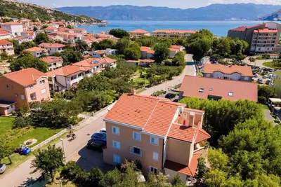 Image de Appartement de vacances, moderne, avec climatisation et balcon.