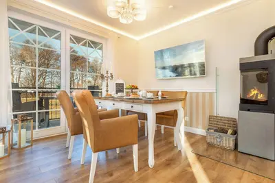 Image de Luxury apartment, 1st row directly on the beach. Sea view, fireplace and sauna.