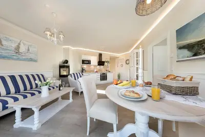 Image de Luxury vacation apartment right by the sea with sauna and fireplace.