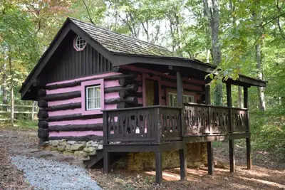 Image de Spring Lake Farm Rustic log cabin on 16-acre private lake