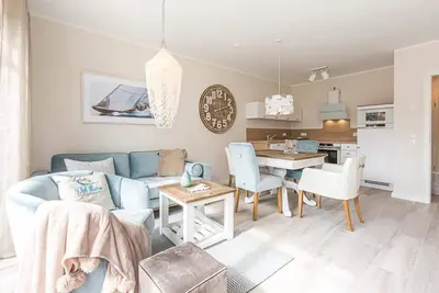 Image de The chic Glebbe house was completed in July 2020 and is very lovingly furnished.