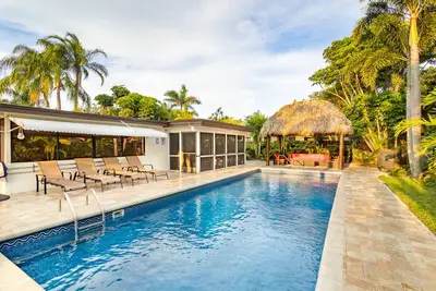 Image de Tropical Island Inspired Pool Home Near The Beach