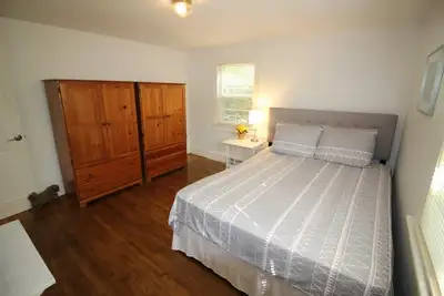 Image de Cheerful 2-bedroom residential home with parking