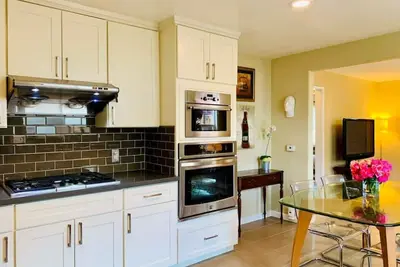 Image de Modern 2Bed/1Bath bungalow style suite in Willow Glen