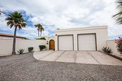 Beach Front Luxury Living & Spectacular Deck with heated Spa