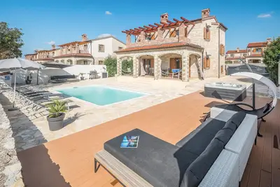 Image de Superbe maison à Cabrunici avec WiFi