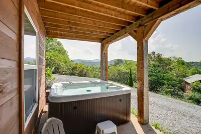 Image de Beautiful Franklin Home w/ Bunkhouse & Hot Tub!