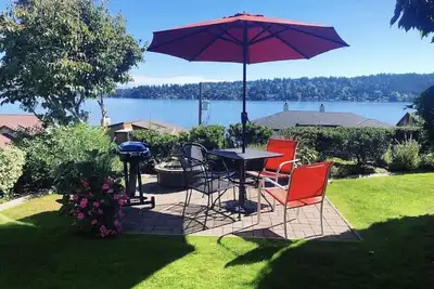 Image de Views of Lake Washington and Mt. Rainier- North Seattle Area. Superb Location!