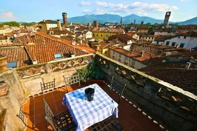 Deluxe Lucca Historic Center Apartment