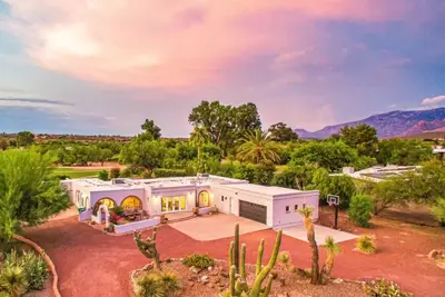 Image de Beautiful home located across from Pusch Ridge Mountains