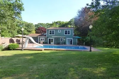 Image de Amagansett:3 bedroom, 2. 5 bathroom, in-ground pool and large fenced yard.