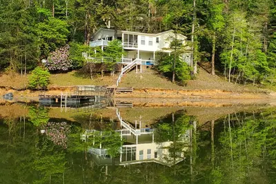 Image de Lakefront Cottage