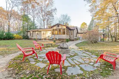 Image de Adventure Lodge-Gameroom, Fire Ring, Nc Zoo, Seagrove Pottery, Lazy 5 Ranch