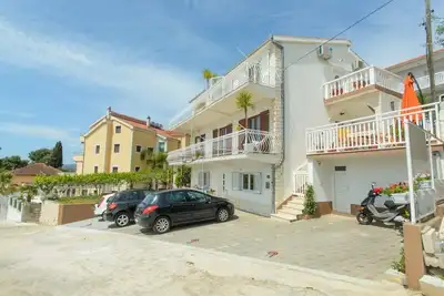 Image de Appartement de trois chambres avec la terrasse et la vue sur le mer Okrug Gornji, Ciovo (A-12293-a)