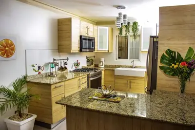Image de Maison avec jacuzzi privé, à proximité de tout dans le centre de Sosua