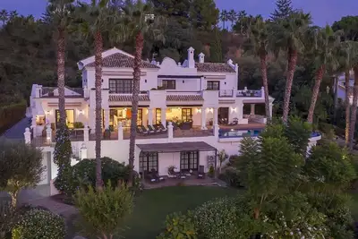 Image de Villa de luxe Sildavia avec piscine, jardin, terrasse, balcon, climatisation et Wifi.