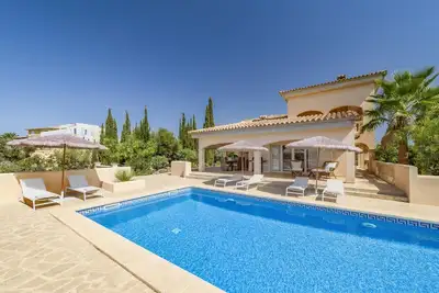 Image de Villa Turo del Sol avec vue sur mer, piscine, jardin, terrasse, balcon et Wi-Fi