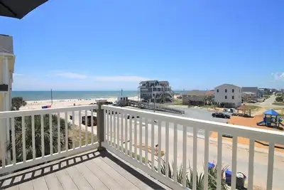 Image de \"Summerwinds 215\" Vue Mer maison de 5 chambres W / ascenseur! Primé Home Surf City, Caroline du Nord