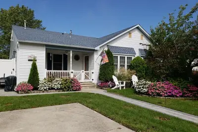 Image de You will love staying in this adorable two bedroom central air unit.
