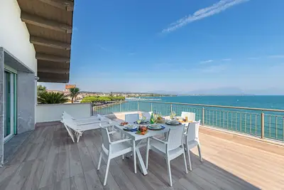 Image de Residenza Miralago with pool - Penthouse with lake view