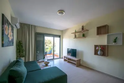 Image de Eden's Sunflower - Luxury Spacious Apartment with Sea View