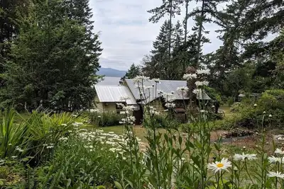 Image de Ultimate Waterfront Glamping Escape: Unforgettable Group Retreats, Pender Island