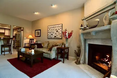 Image de Pool View 2br-2ba by Lax & Beach