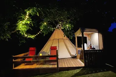 Image de Walnut Tipi Tent @finders Keepers France. Adults Only Retreat. 13 Acres and Lake