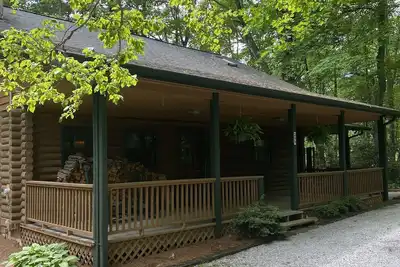 Image de Log Cabin, Fireplace & pit, minutes to Highlands Main Street