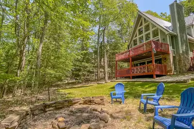 Image de Paddleboards Included! Lakefront Home with Fire Pit, Hot Tub and Dock