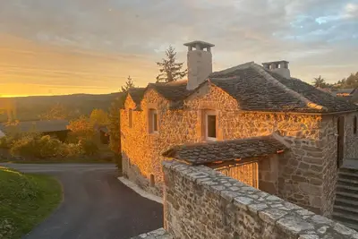Image de Gîte 4 * La Caussenarde 10km de Millau Piscine intérieure chauffée