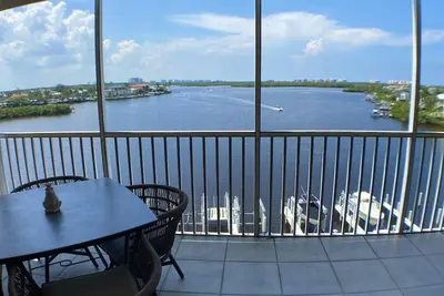 Image de Luxury Condo, Direct Waterfront, Amazing View!