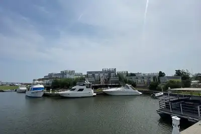 Image de Unique marina living Just 12 Minutes From The French Quarter