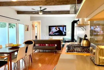 Image de Newly remodeled spacious 2bed/2bath with backyard in Willow Glen