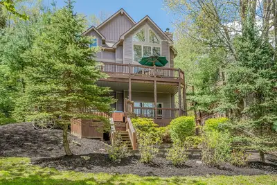 Image de Wisp N Around | Lakefront, Private Dock, Hot Tub!