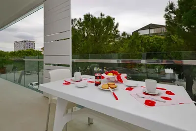 Image de Appartement de vacances avec climatisation et piscine près de la plage